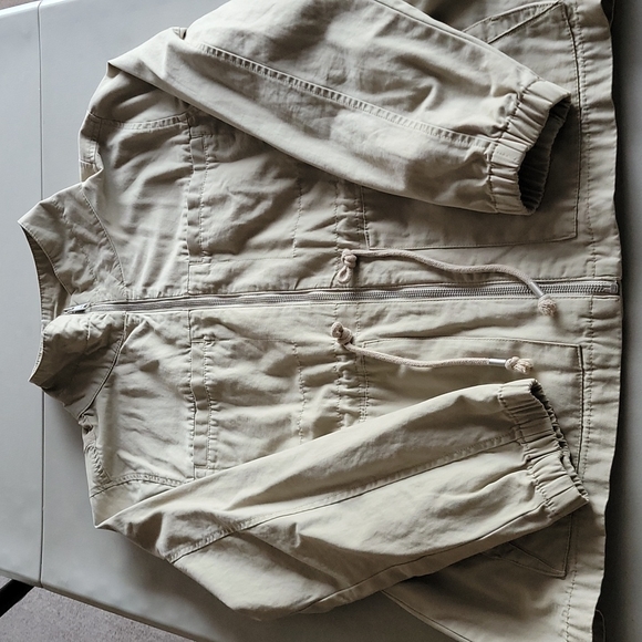 Spring Jacket light weight - Picture 3 of 3